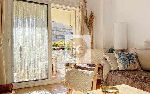 Preciós Apartament a Passos del Mar amb Terrassa a Dos Nivells