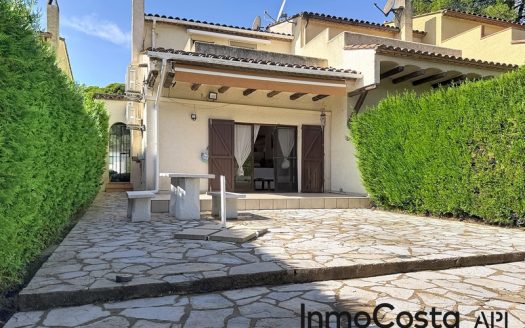 Casa 3 dormitoris amb garatge i piscina comunitària