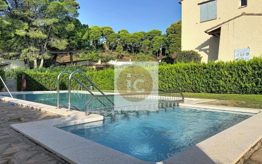 Casa 3 dormitoris amb garatge i piscina comunitària