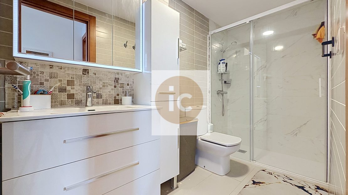 2231 carrer Rocamaura bany en suite
